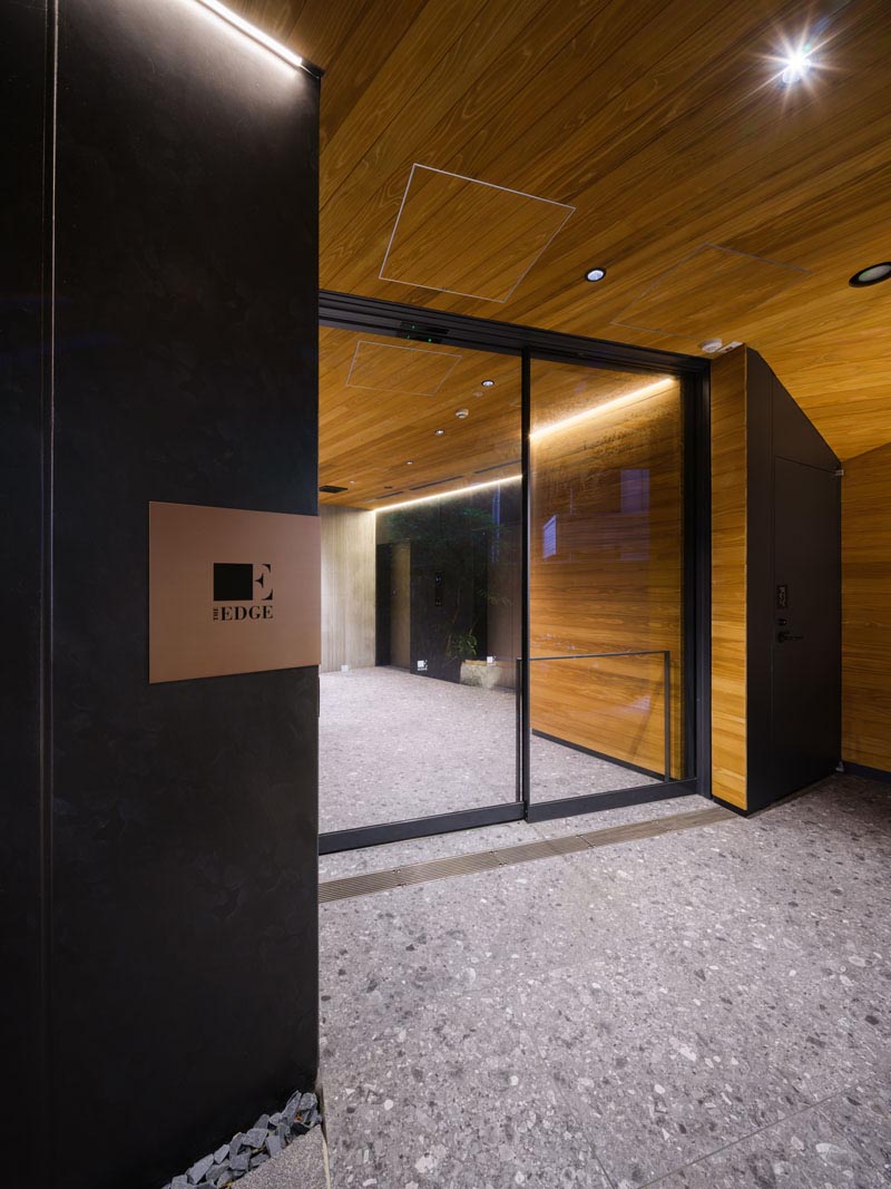 THE EDGE_08